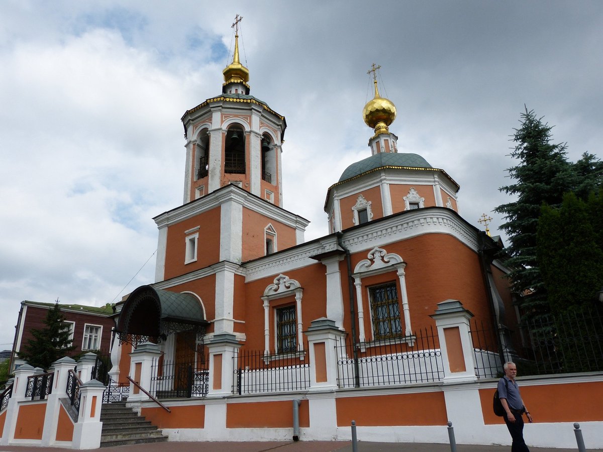 Храм Живоначальной Троицы при Московском Подворье Свято-Троицкой Сергиевой  Лавры, Москва - Tripadvisor