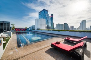 Pool & Beach