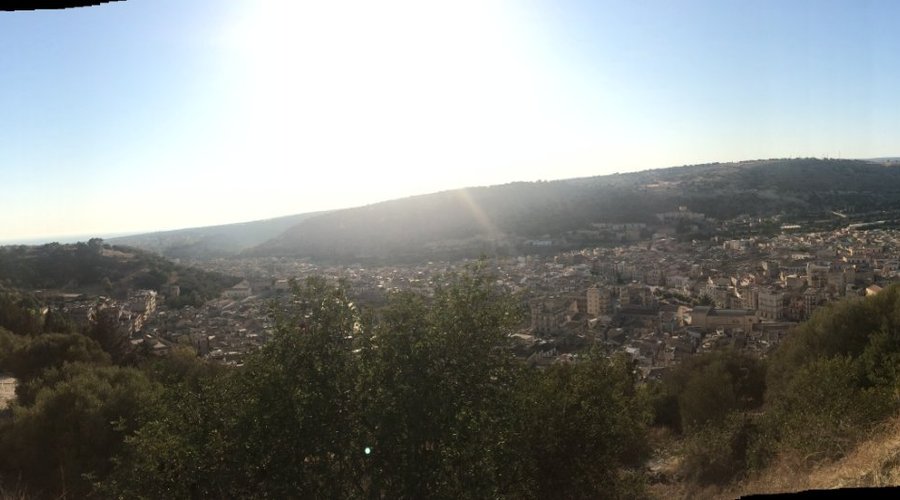 vista panoramica dall'alto su Scicli