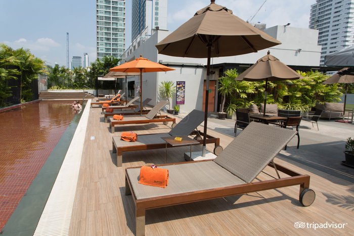 Radisson Suites Bangkok Sukhumvit Pool Pictures & Reviews - Tripadvisor