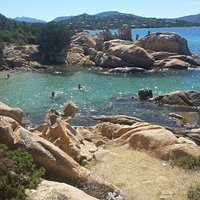 La famosa roccia a "forma di tartaruga" oramai semi distrutta .