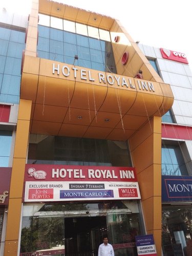 Capital O Hotel Royal Inn image