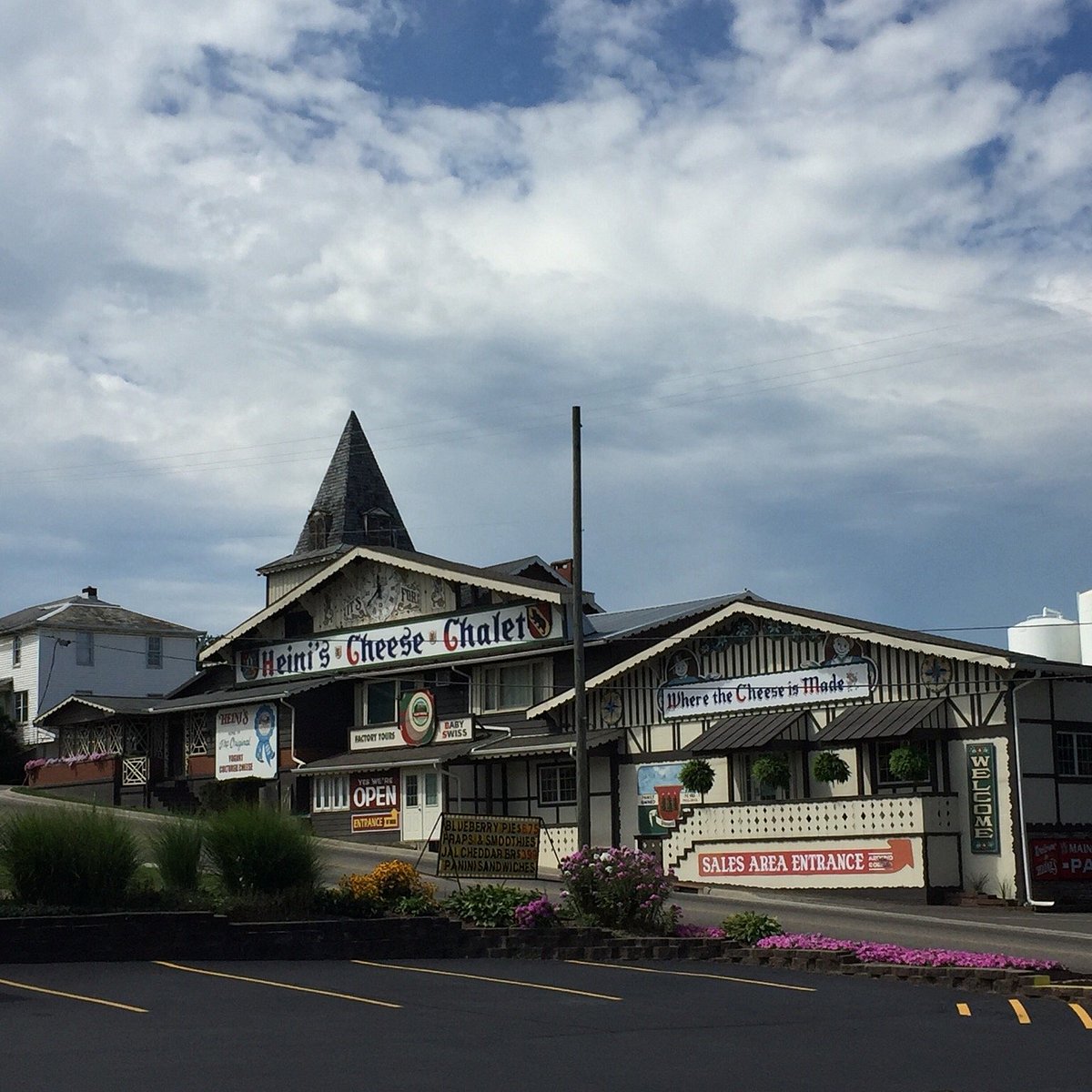 The Cheese House: A Gigantic Cheese Store In Pennsylvania