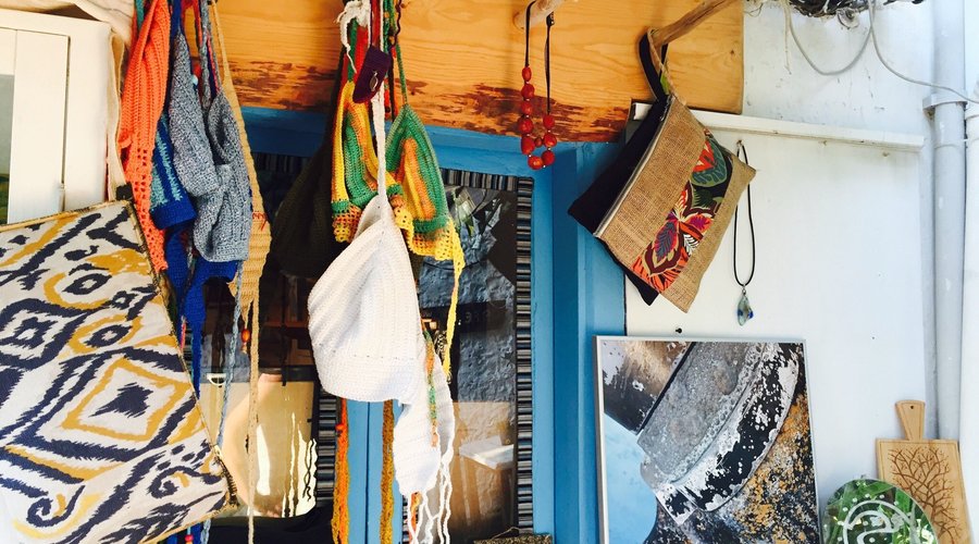 Atelier Thalia - locally made arts and crafts, including glass fusion objects, acrylic paintings