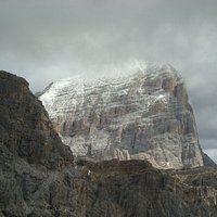 Sta nevischiando e la Tofana s'imbianca