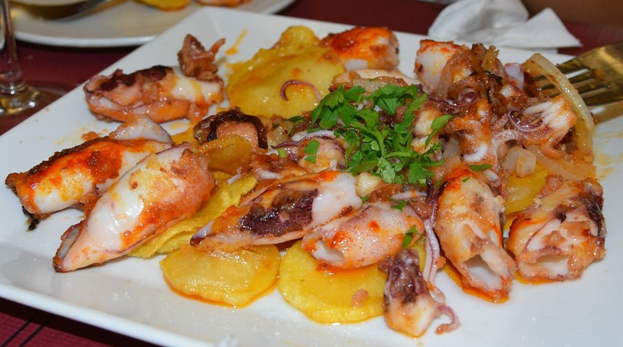 Calamares encebollados