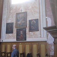 Antique icons on theWestern wall
