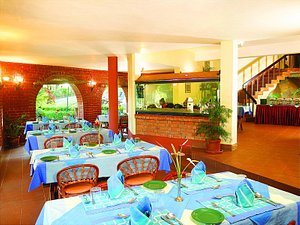Green Gates in Kalpetta, image may contain: Restaurant, Indoors, Dining Room, Dining Table