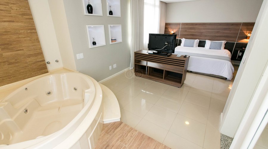 The Royal Suite at the Wyndham Golden Foz Suítes