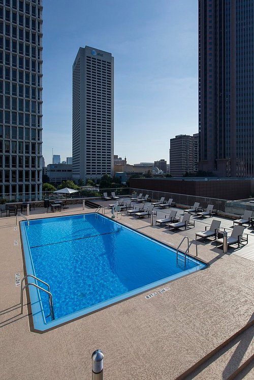 Rooftop Pool ?w=500&h= 1&s=1