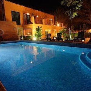 Vista del hotel desde la piscina