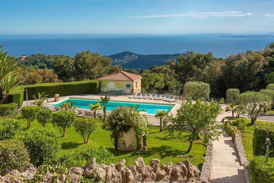 Domaine du Mont Leuze Pool: Pictures & Reviews - Tripadvisor