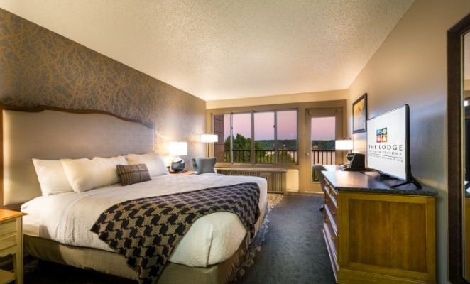 Seasons Bay King Room