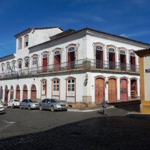 File:PedroVilela Rua das Casas Tortas São João Del Rei MG (40824500402).jpg  - Wikimedia Commons