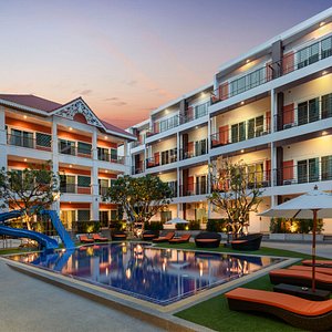 FX Hotel Pattaya in Pattaya, image may contain: Hotel, Pool, Water, Neighborhood