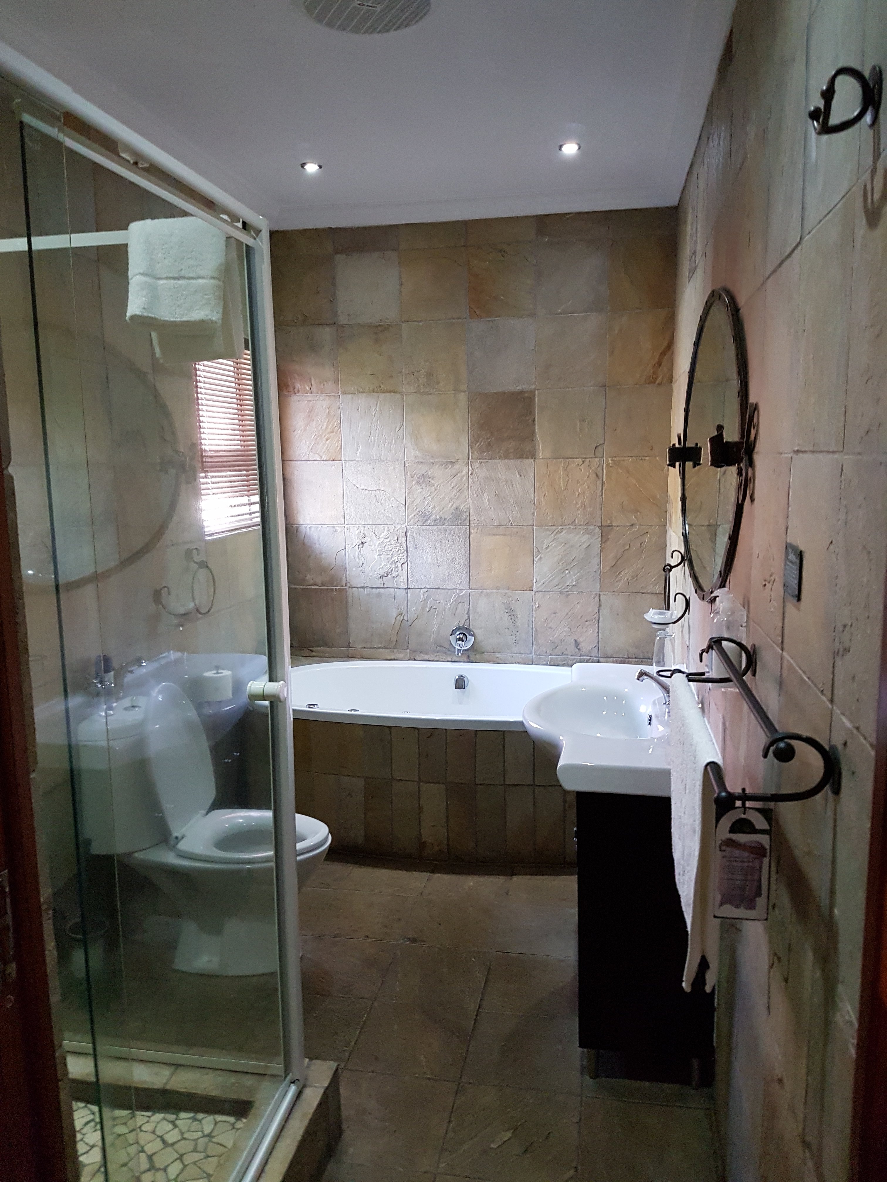 Hotel photo 21 of iLawu Guest Lodge.