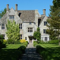 Avebury Manor
