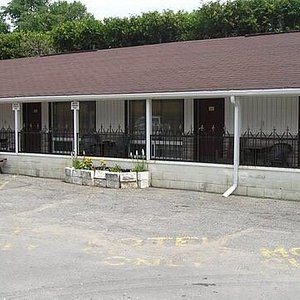 7 West Motel