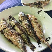 Estuvimos en chipiona de vacaciones y son de las mejores sardinas que he comido , hay que ir pro