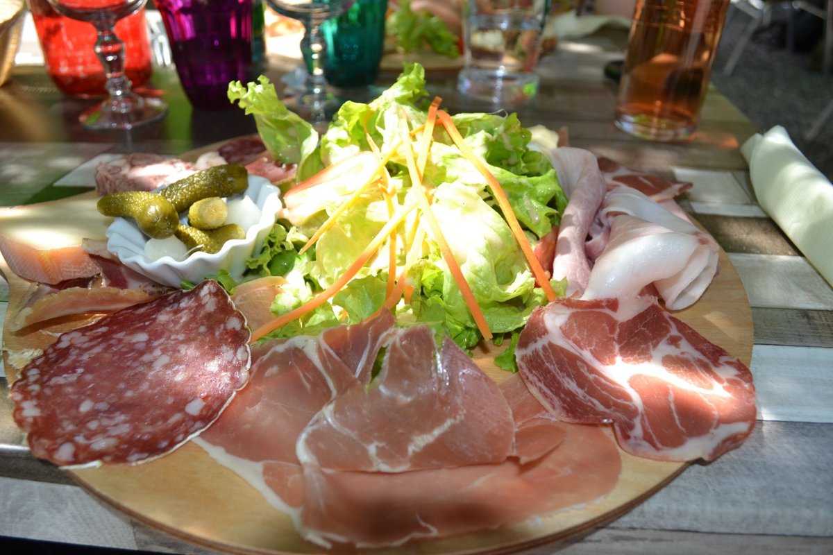 RESTAURANT LA TABLE DU PETIT RANDONNEUR, Nevache - Restaurant Reviews ...