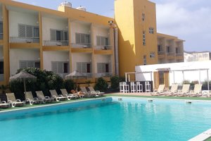 Piscina y playa