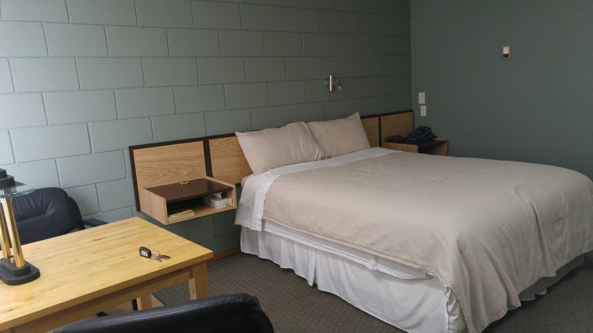 REST EASY MOTEL 63 (̶7̶0̶) Prices & Hotel Reviews Three Hills