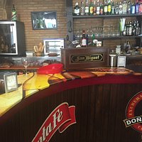 Recomendable, buenas tapas y buen precio, los fines de semana tienen barbacoa en la terraza. Des
