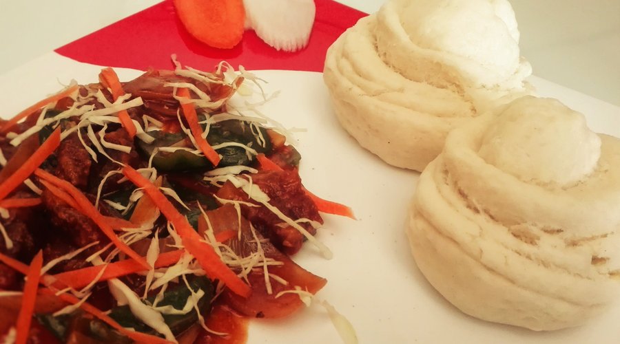 Tibetan steamed buns with chicken or pork chilly on the side