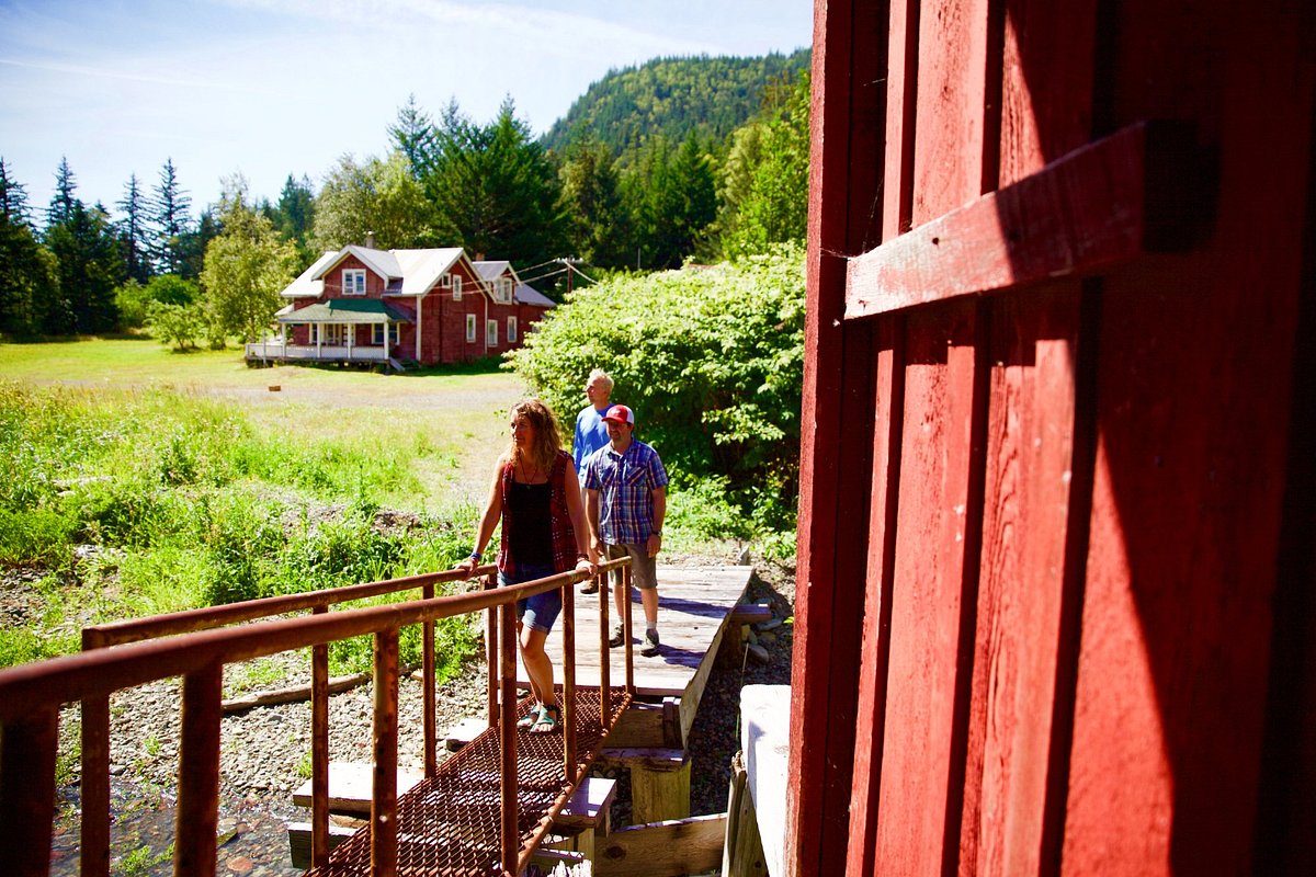 TALLHEO CANNERY GUEST HOUSE - B&B Reviews (Bella Coola, Bella Coola Valley)