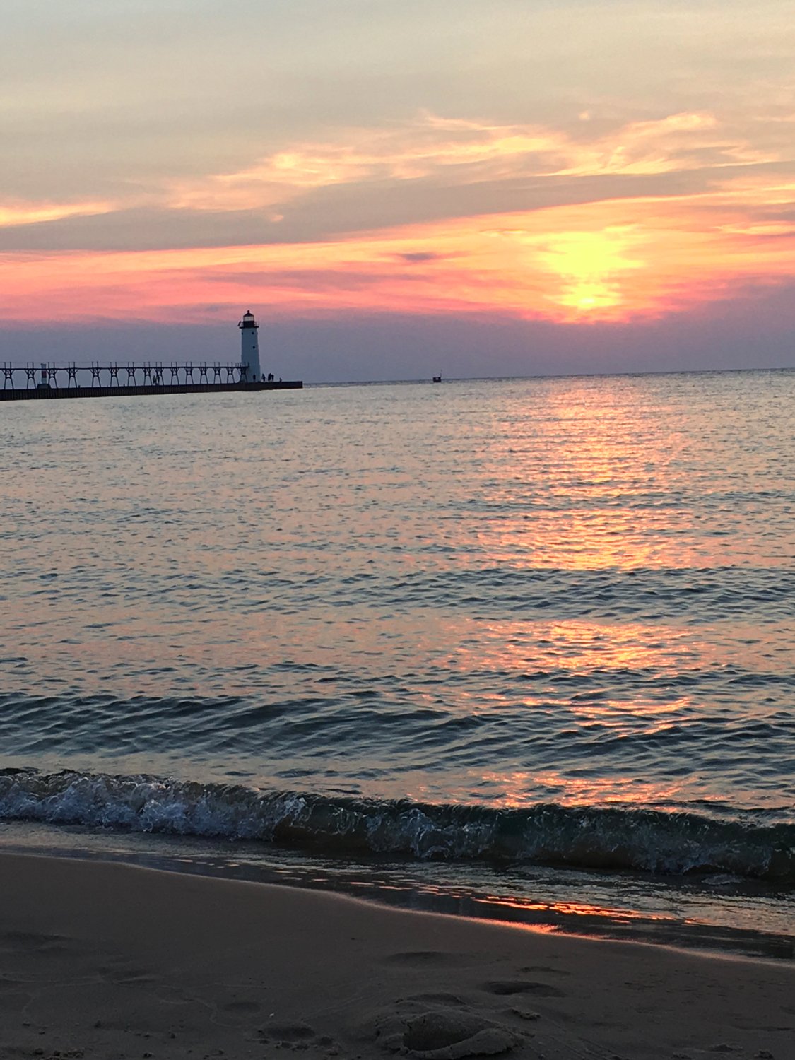 Discovering First Street Beach in Manistee, MI: A Hidden Gem for Travelers