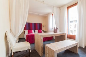 Room & Suite