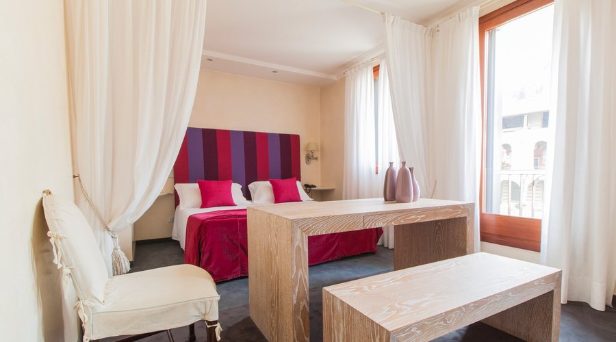 Camera Junior Suite