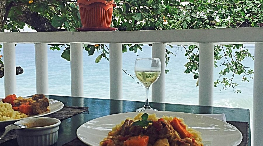 White Beach Gem. Casual Dining Experience