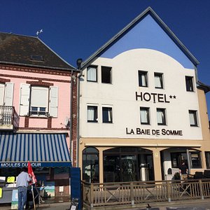 Logis Hôtel de la Baie de Somme in Le Crotoy, image may contain: Furniture, Bedroom, Bed, Handbag