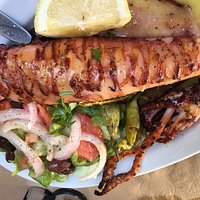 Kalamri gegrillt mit Salat, super lecker👍