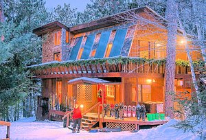 Wintergreen Dogsled Lodge in Ely