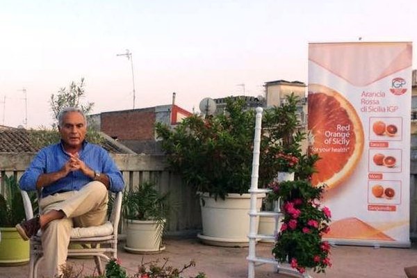 Il giornalista Piero Isgrò presenta il suo romanzo "Finisce la notte"