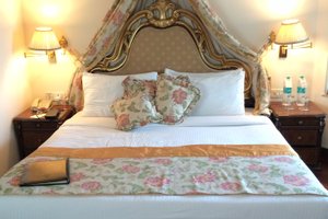 Room & Suite