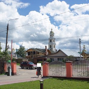 Дивеев град: вид из на территорию и монастырь.