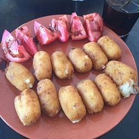 Todo genial!!!
Raciones abundantes y muy ricas. Local informal tipo cafetería, juvenil y muy bie