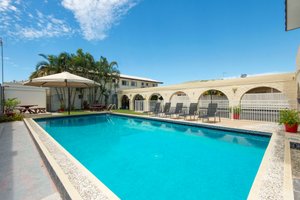 Pool & Beach