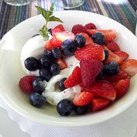 gelato limone con frutti di bosco