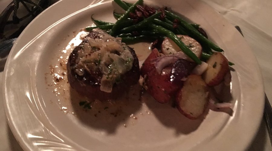filet with green beans and roasted potatoes