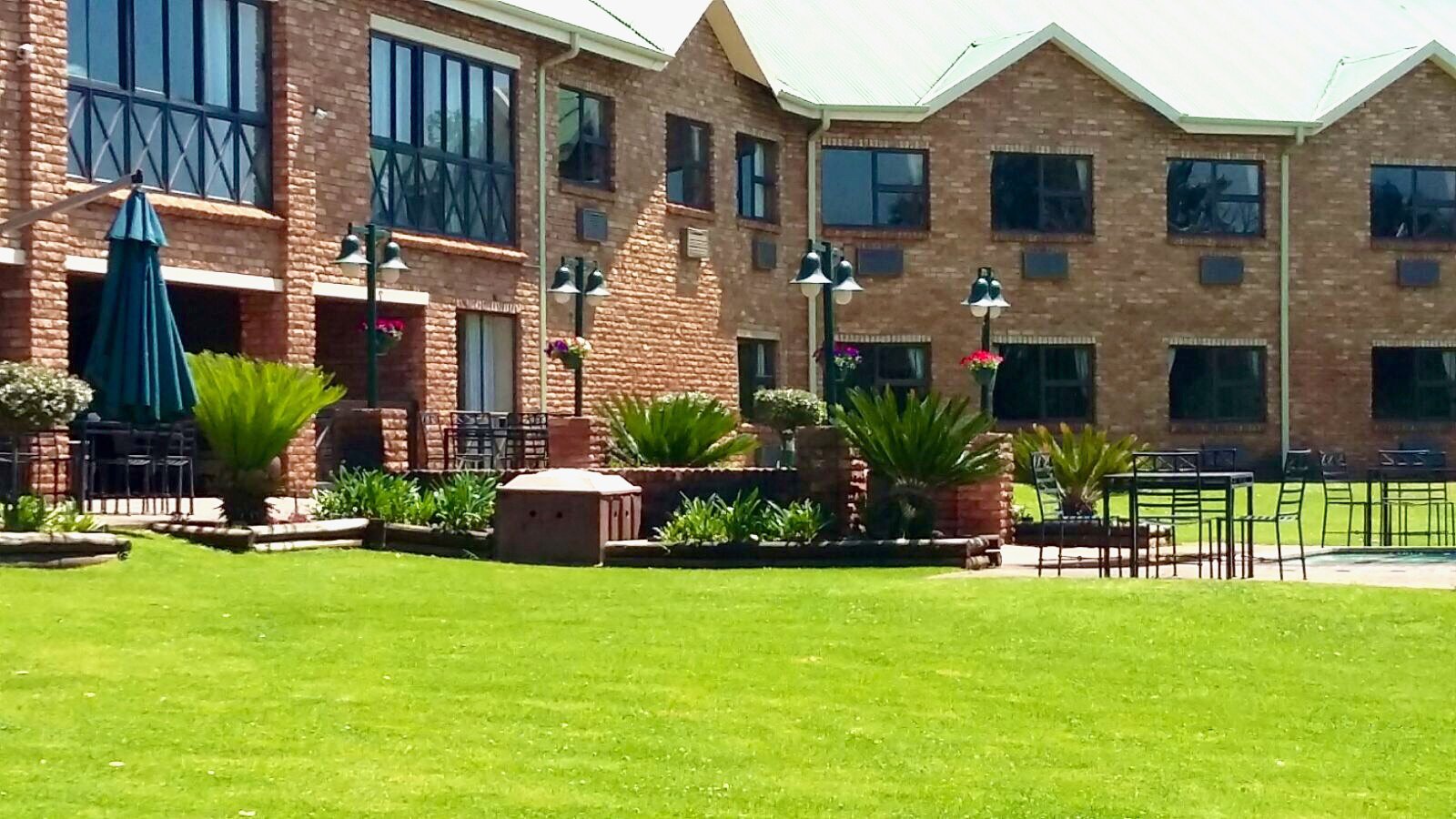 Hotel photo 2 of Willows Garden Hotel.