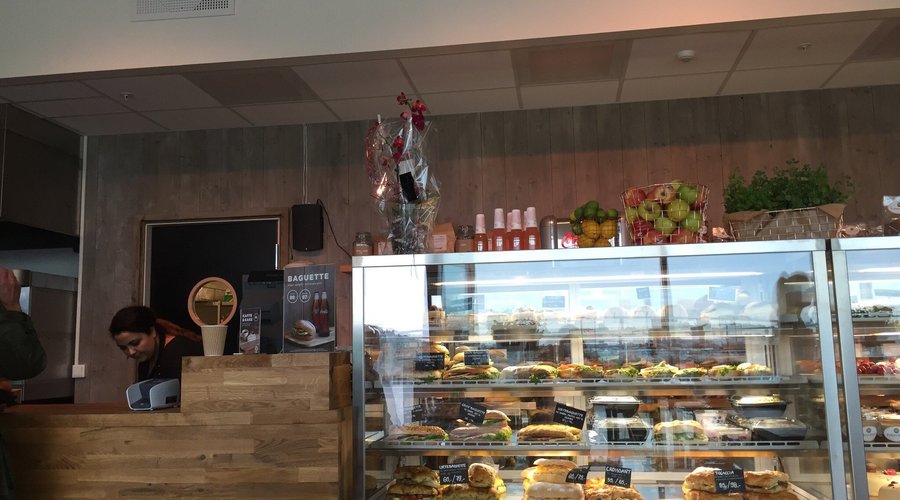 Byåsen baker og konditori.
Nyåpnet - 250816 - oppe på Sjøgangen mellom Trondheim stasjon og Brat