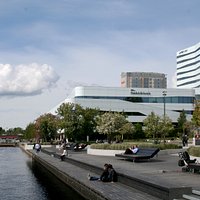 I kulturhuset Väven hittar du Umeå stadsbibliotek, Kvinnohistoriska museet, Vävenscenen, kafeet