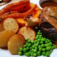 Slow Cooked Roast Lamb & Vegetables