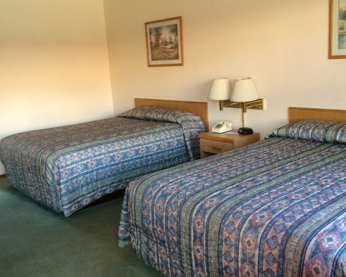 MINI GOLDEN INNS MOTEL - Prices & Reviews (Hungry Horse, Montana)