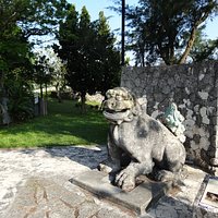 雨乞御嶽の隣に安置されている御茶屋御殿石獅子です。