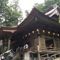 本堂を横から眺める